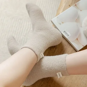 Новые толстые зимние Kawaii Cute Fashion Crew Женские Теплые Простые женские повседневные носки Пушистый однотонный цвет для девочек
