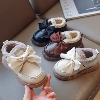 Модная детская обувь принцессы для девочек, новинка 2024 года, зимняя плюшевая кожаная обувь с бантом, утепленная повседневная обувь для детей, Размер 23-32