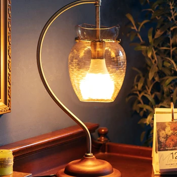 Настольная лампа в американском стиле, французский настольный светильник в стиле ретро для спальни, роскошное стекло, прикроватная лампа в винтажной атмосфере.