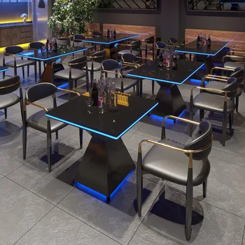 Сочетание барного стола и стула в стиле ретро, современный простой западный ресторан, кофейня, будка, диван, светильник, светящийся стол