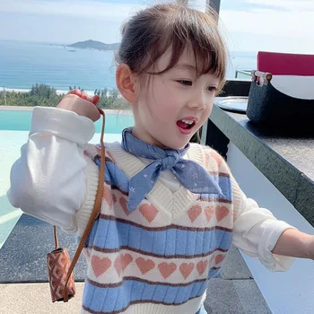 Вязаная майка Love с V-образным вырезом в полоску для девочек, новинка весны 2023 года, Корейский детский свитер без рукавов, жилетки для малышей, жилет для малышей