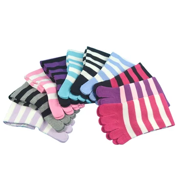 Женские носки средней длины Four Seasons с удобным дышащим дезодорантом в разноцветную полоску, милые носки с пятью пальцами