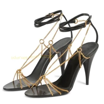 Летние сандалии с металлической цепочкой, завязанные крест-накрест, на каблуках с открытым носком, Черные сандалии с шипами, роскошные женские летние туфли с оберткой на щиколотке