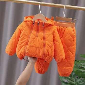 Комплект зимней одежды для мальчиков 2024 г. Новая детская зимняя плюшевая утолщенная модная детская хлопчатобумажная одежда в западном стиле из двух частей